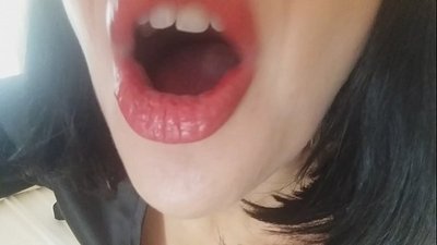 پیاری، تمہاری سوتیلی ماں آج تمہیں سکول نہیں جانے دے گی... مجھے تمہاری بہت ضرورت ہے...